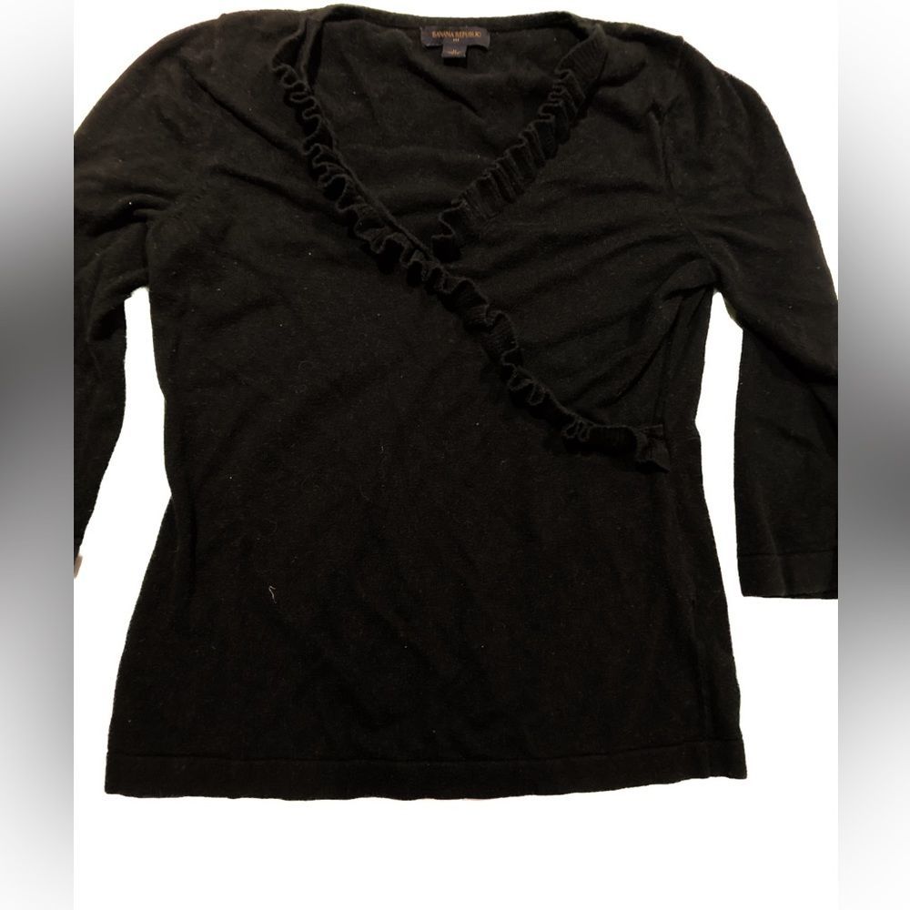 Banana Republic 3/4 Sleeve Sweater Blouse with Ruffle Detailing Size M